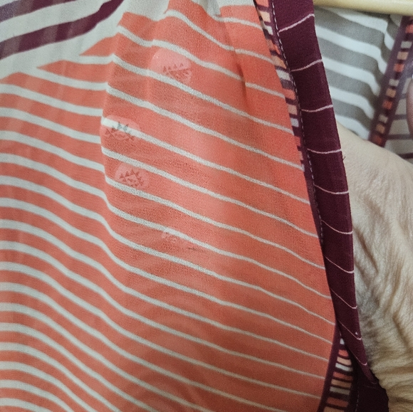 Le Chateau Sheer Short Sleeve Tunic Blouse Sz S - Picture 4 of 5